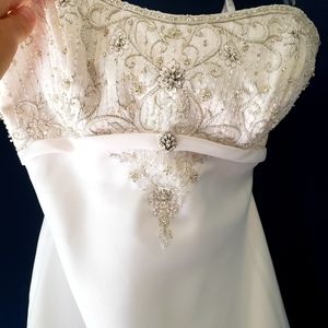 Strapless wedding dress